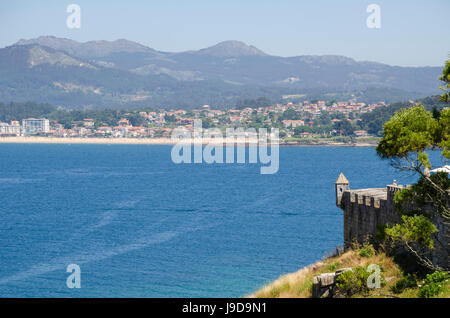 Vista dal Parador de Baiona Baiona, Pontevedra, Galizia, Spagna, Europa Foto Stock