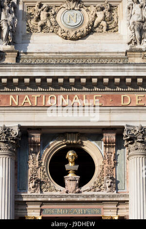 Busto di Mozart da Chabaud, facciata, Palais Garnier Opera House, Parigi, Francia Foto Stock