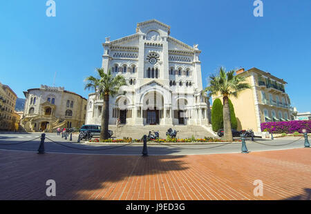 Esterno della Cattedrale di Monaco (Cathedrale de Monaco) a Monaco-Ville, Monaco. È famoso per le tombe della Principessa Grace e il Principe Ranieri Foto Stock