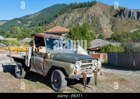 Fattoria di zucca e il vecchio camioncino, Atskuri, Samtskhe-Javakheti regione, Georgia Foto Stock