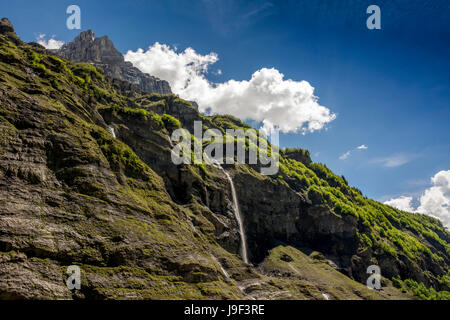 Picchi di montagna a Sixt Fer a cheval vicino Samoens. Haute Savoie. Francia Foto Stock
