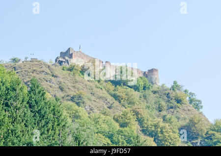 POENARI, Romania - 9 agosto 2016: il castello di Poenari, noto come Poenari cittadella, castello in rovina in Romania, collegamento di Vlad III l'Impalatore Foto Stock