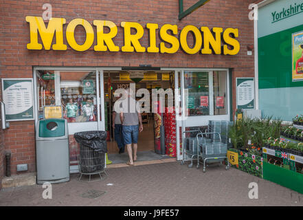 Esterno di Morrisons store in Guisborough,l'Inghilterra,UK Foto Stock