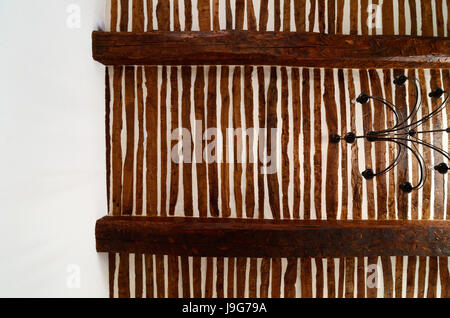 Tradizionale provenzale soffitto con alternanza di tavole di gesso e costruzione (graticcio e daub) Provence Francia Foto Stock