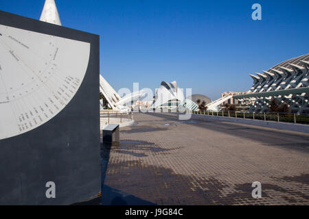 La Città delle Arti e delle scienze è un avveniristico culturale e nel complesso dei divertimenti di Valencia, progettato principalmente dall architetto locale Santiago Calatra Foto Stock