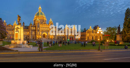 La British Columbia legislatura durante la notte, Victoria, Isola di Vancouver, British Columbia, Canada. Foto Stock