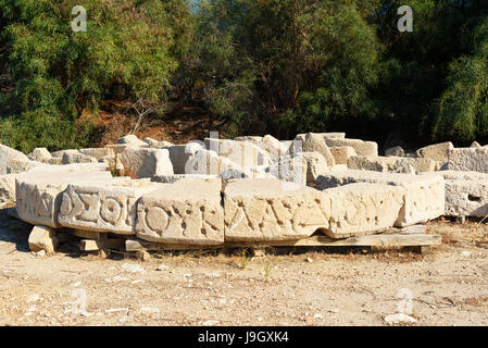 In pietra scolpita con script vicino al faro in antiche città Lycian Patara. Provincia di Antalya. Turchia Foto Stock