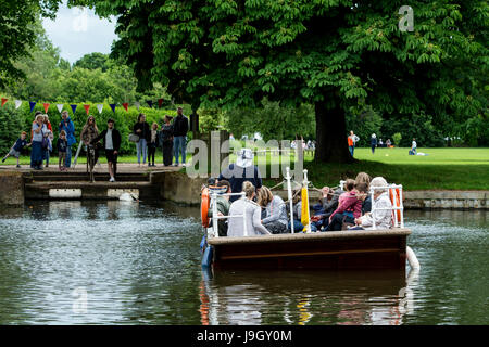 Catena traghetto sul fiume Avon, Stratford-upon-Avon, Warwickshire, Inghilterra, Regno Unito Foto Stock