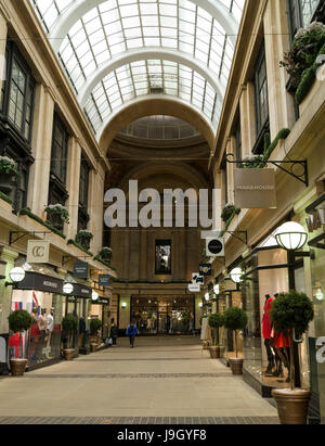 Interno della borsa shopping arcade arcade, Nottingham, Inghilterra, Regno Unito Foto Stock