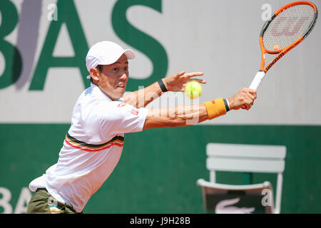 Parigi, Francia. Il 1 giugno, 2017. Kei Nishikori (JPN) Tennis : Kei Nishikori del Giappone durante gli Uomini Singoli Secondo turno match degli Open di Francia di tennis tournament contro Jeremy Chardy di Francia al Roland Garros di Parigi, Francia . Credito: AFLO/Alamy Live News Foto Stock