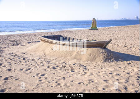 Qinhuangdao, Qinhuangdao, Cina. Il 1 giugno, 2017. Il Beidaihe Beach Resort, stretching 10 km da est a ovest in Qinhuangdao, nel nord della Cina di nella provincia di Hebei, attrae visitatori da tutta la Cina. Credito: SIPA Asia/ZUMA filo/Alamy Live News Foto Stock