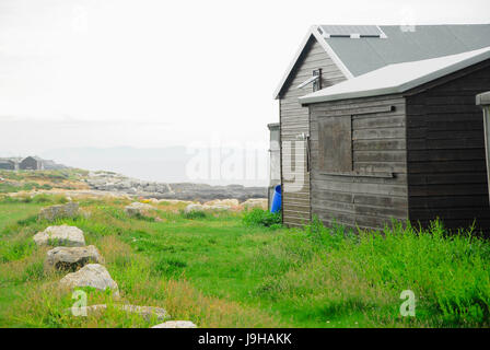 Portland Bill, Dorset, Regno Unito. 2 Giugno, 2017. Tom Hunnings, figlio di cuocere-show host, Maria Berry, è coinvolto in una controversia di pianificazione, dopo i lavori di rinnovo apparentemente ha lasciato la sua spiaggia-hut in piedi più alti di quelli dei suoi vicini Credito: stuart fretwell/Alamy Live News Foto Stock