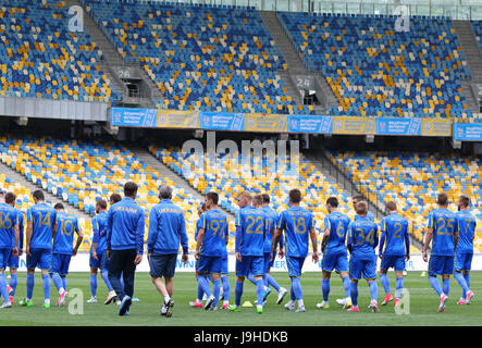 Kiev, Ucraina. 2 Giugno, 2017. Aprire la sessione di formazione dell'Ucraina nazionale di calcio a NSC Olimpiyskyi stadium di Kiev, Ucraina. © Oleksandr Prykhodko/Alamy Live News Foto Stock