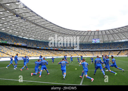 Kiev, Ucraina. 2 Giugno, 2017. Aprire la sessione di formazione dell'Ucraina nazionale di calcio a NSC Olimpiyskyi stadium di Kiev, Ucraina. © Oleksandr Prykhodko/Alamy Live News Foto Stock