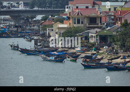 Barche da pesca, Lang Co, Thua Thien-Hue Provincia, North Central Coast, Vietnam Foto Stock