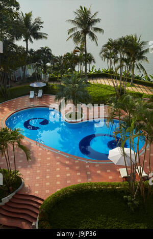 Piscina, Century Riverside Hotel Hue, Thua Thien-Hue Provincia, North Central Coast, Vietnam Foto Stock