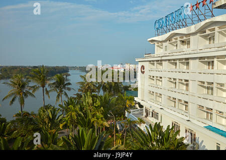 Century Riverside Hotel e il fiume Perfume, tonalità, Thua Thien-Hue Provincia, North Central Coast, Vietnam Foto Stock