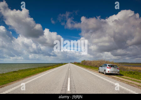 Danimarca, nello Jutland, Oslos, Route 11 road da parte del Limfjorden Foto Stock