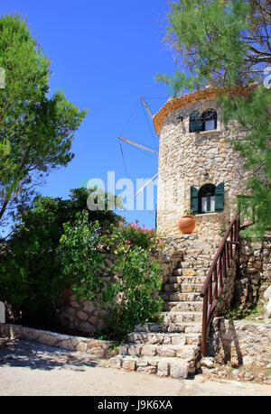 Tradizionale greco antico mulino a vento sul Capo Skinari, Zante Island, Grecia Foto Stock