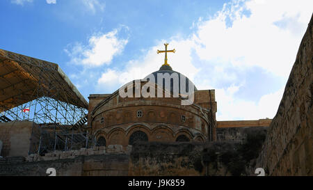 Croce sul Tempio del Santo Sepolcro di Gerusalemme Foto Stock