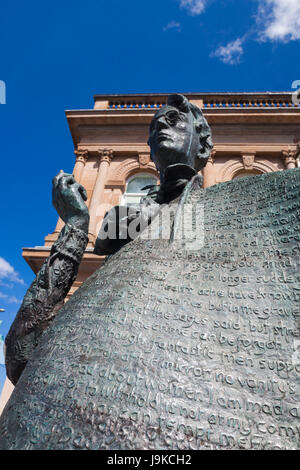 L'Irlanda, nella contea di Sligo Sligo, Statua del poeta WB Yeats Foto Stock