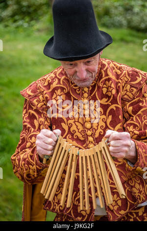 Il castello di Hever, Inghilterra - Aprile 2017 : attore al giorno di maggio festival che ha avuto luogo presso il castello di Hever, Kent, England, Regno Unito Foto Stock