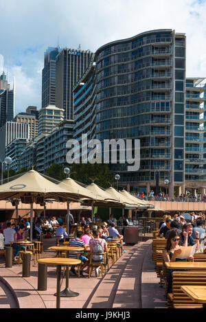 Waterside Cafe ristoranti sul lungomare che conduce alla Opera House di Sydney, NSW, Australia. Foto Stock