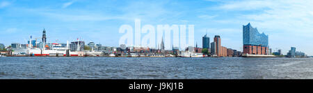 Panorama del porto di Amburgo da nave museo Cap San Diego di HafenCity trimestre con Elbphilharmonie concert hall Foto Stock