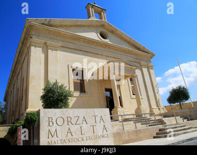 Edificio dello Stock Exchange nella ex cappella Garrison, Castille Square, Valletta, Malta Foto Stock