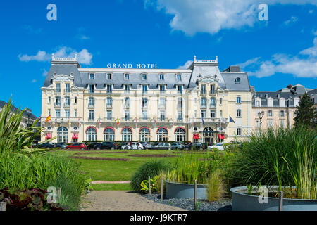 Francia, Calvados (14), Pays d'Auge, la Côte Fleurie, Cabourg, la Promenade du bord de mer et le Grand Hôtel//Francia, Calvados, Pays d'Auge, la cote F Foto Stock