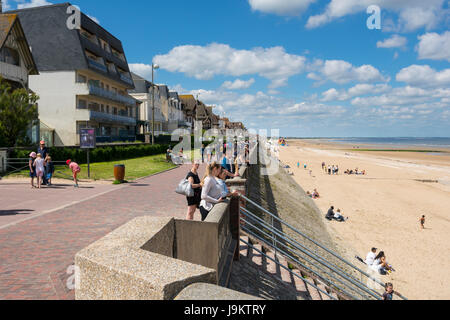 Francia, Calvados (14), Pays d'Auge, la Côte Fleurie, Cabourg, la Promenade du bord de mer et le Grand Hôtel//Francia, Calvados, Pays d'Auge, la cote F Foto Stock