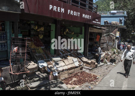 Prem frutto mart shop, bhowali, nainital, Uttarakhand, India, Asia Foto Stock