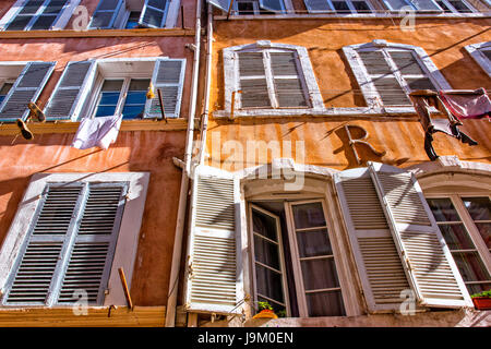 Facciata pittoresca nel quartiere Panier di Marsiglia Foto Stock