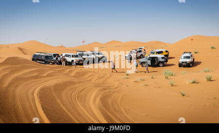 Il fuoristrada con 4x4 vicino a Dubai negli Emirati Arabi Uniti Foto Stock