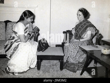 Indira Gandhi e asha bhosle, India, Asia, NOMR Foto Stock