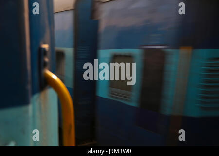 Due treni attraversando, India Foto Stock