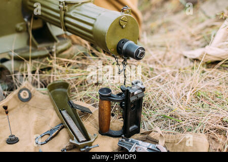 Parti del smontato Maxim's mitragliatrice modello 1910/30. Pm M1910 è stata una macchina pesante pistola utilizzata dalla Imperial esercito russo durante il WW I e Rosso Ar Foto Stock