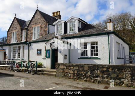 Plockton inn nel pittoresco villaggio di Plockton sul Loch Carron, regione delle Highlands, Scozia Foto Stock