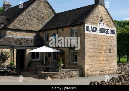 Il cavallo nero pub, Naunton, Gloucestershire, England, Regno Unito Foto Stock