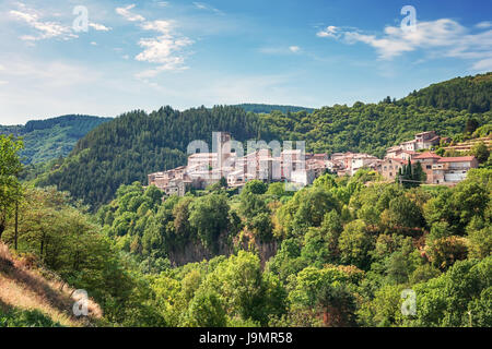 Antraigues sur Volane è un comune francese nel dipartimento dell'Ardèche in Auvergne-Rhône-Alpes, regione a sud della Francia. Foto Stock