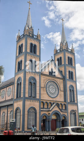 PARAMARIBO SURINAME,- 17 marzo 2016 - San Petrus en Paulus Basiliek, una famosa chiesa in legno nel centro cittadino di Paramaribo Foto Stock