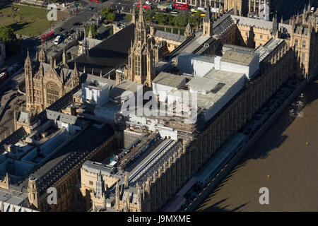 Vista aerea del Palazzo di Westminster attualmente coperti da impalcature sottoposti a riparazioni. Comunemente conosciuta come la Casa del Parlamento, London, Regno Unito Foto Stock