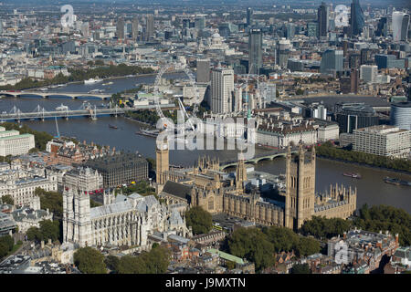 Vista aerea del Palazzo di Westminster attualmente coperti da impalcature sottoposti a riparazioni. Comunemente conosciuta come la Casa del Parlamento, London, Regno Unito Foto Stock