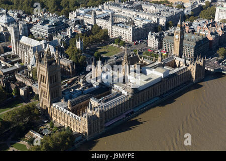 Vista aerea del Palazzo di Westminster attualmente coperti da impalcature sottoposti a riparazioni. Comunemente conosciuta come la Casa del Parlamento, London, Regno Unito Foto Stock