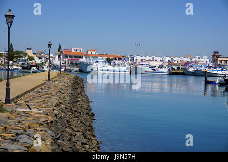 Costa de la Luz spagna Isla Canela morale e Cristina barche nel porto turistico moderno Foto Stock