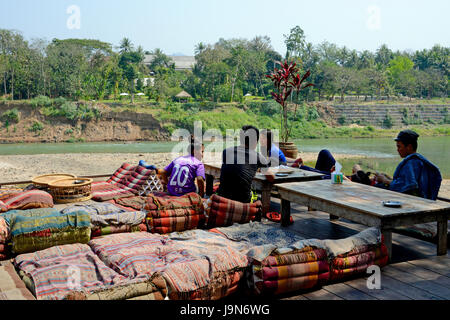 Utopia popolare bar e ristorante, Luang Prabang, Laos Foto Stock