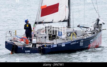 AJAXNETPHOTO. 29 maggio, 2017. PLYMOUTH in Inghilterra. - TRANSAT - OSTAR ENTRATA ILLUMIA SKIPPER DA MICHELE ZAMBELLI (SI). Foto:TONY CARNEY/AJAX REF:TC172905 24 Foto Stock