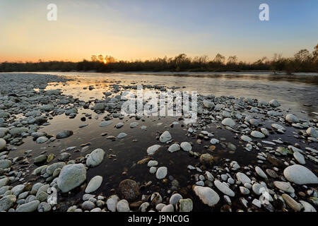 Tramonto al fiume Ticino, Italia. Foto Stock