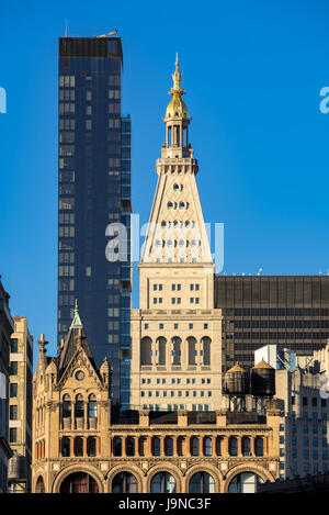 La vita metropolitana Tower e One Madison Park grattacieli. Midtown Manhattan, a New York City Foto Stock