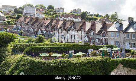 Fila di case a guardare il mare in comune Lane, Berr, Devon, un grazioso villaggio di pescatori sulla Jurassic Coast Foto Stock